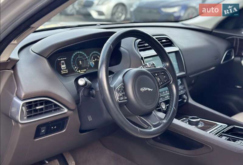 Внедорожник / Кроссовер Jaguar F-Pace 2017 в Киеве фото 10 Внедорожник / Кроссовер Jaguar F-Pace 2017 в Киеве