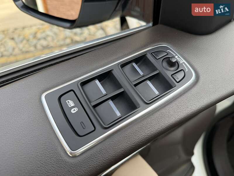 Внедорожник / Кроссовер Jaguar F-Pace 2017 в Ивано-Франковске фото 36 Внедорожник / Кроссовер Jaguar F-Pace 2017 в Ивано-Франковске