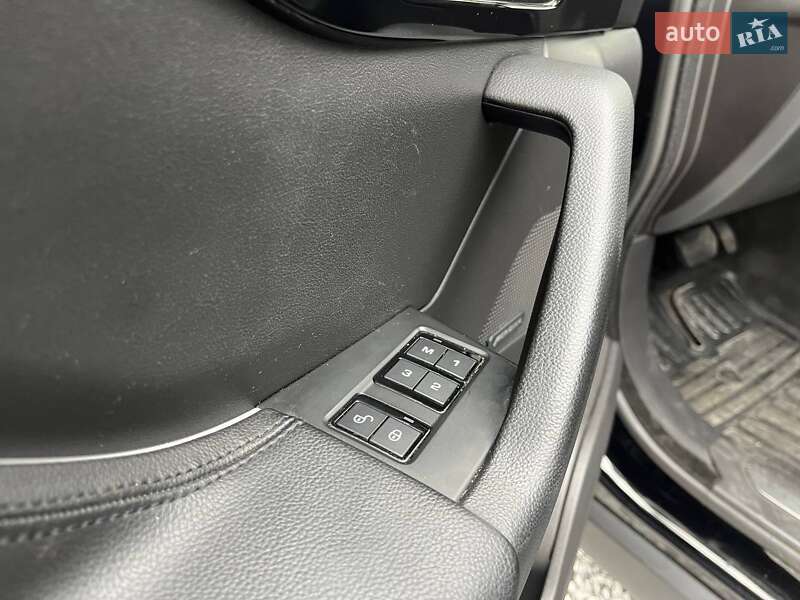 Внедорожник / Кроссовер Jaguar F-Pace 2017 в Киеве фото 17 Внедорожник / Кроссовер Jaguar F-Pace 2017 в Киеве