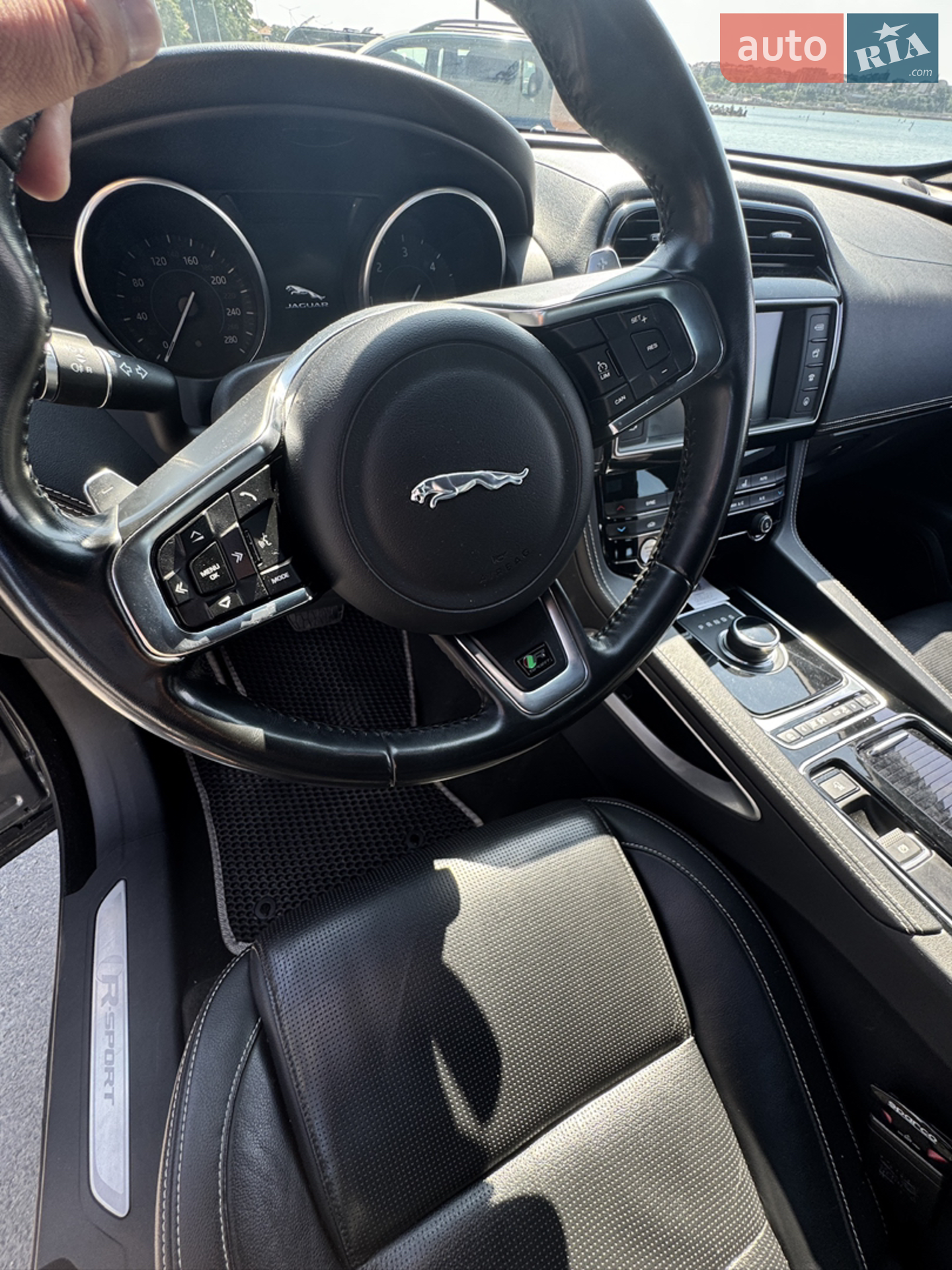 2018 Jaguar F-Pace - мініатюра 11