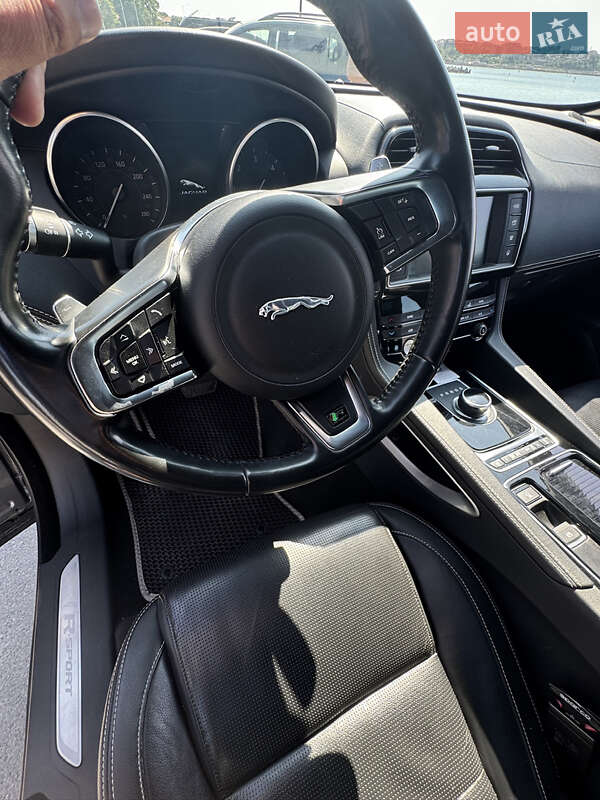 Внедорожник / Кроссовер Jaguar F-Pace 2018 в Черновцах