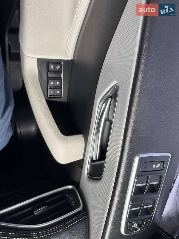 Внедорожник / Кроссовер Jaguar F-Pace 2017 в Киеве фото 9 Внедорожник / Кроссовер Jaguar F-Pace 2017 в Киеве