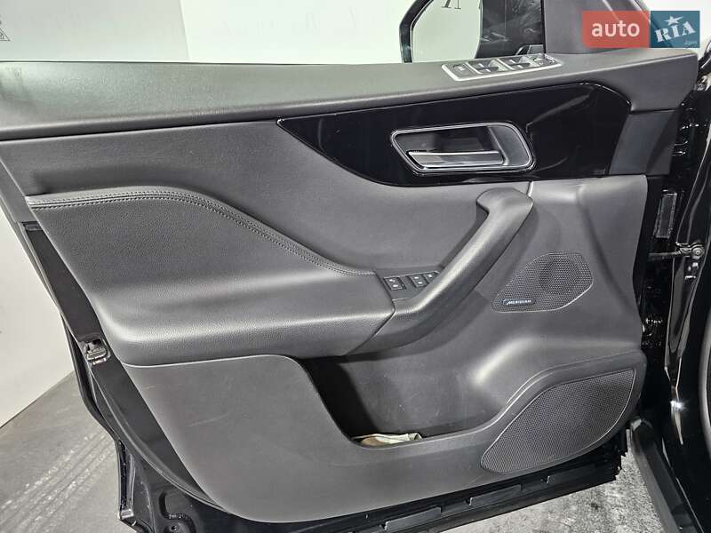 Внедорожник / Кроссовер Jaguar F-Pace 2017 в Киеве