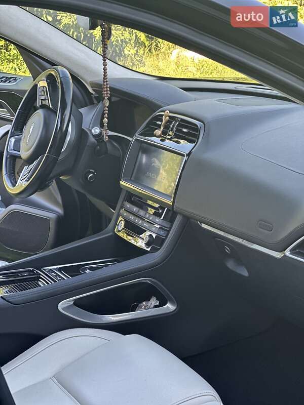 Внедорожник / Кроссовер Jaguar F-Pace 2018 в Тернополе