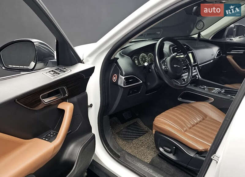 Позашляховик / Кросовер Jaguar F-Pace 2016 в Чечельнику