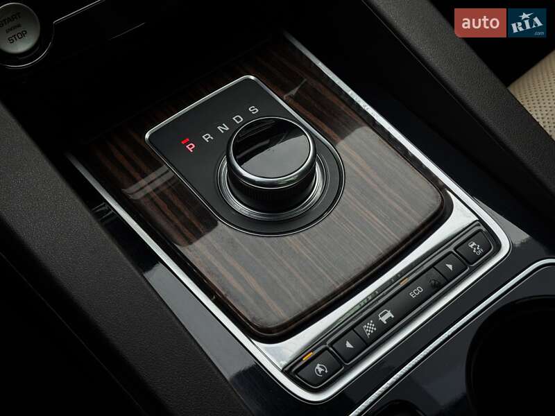 Внедорожник / Кроссовер Jaguar F-Pace 2016 в Киеве