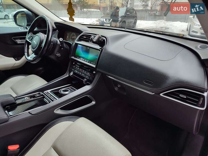 Внедорожник / Кроссовер Jaguar F-Pace 2017 в Ивано-Франковске