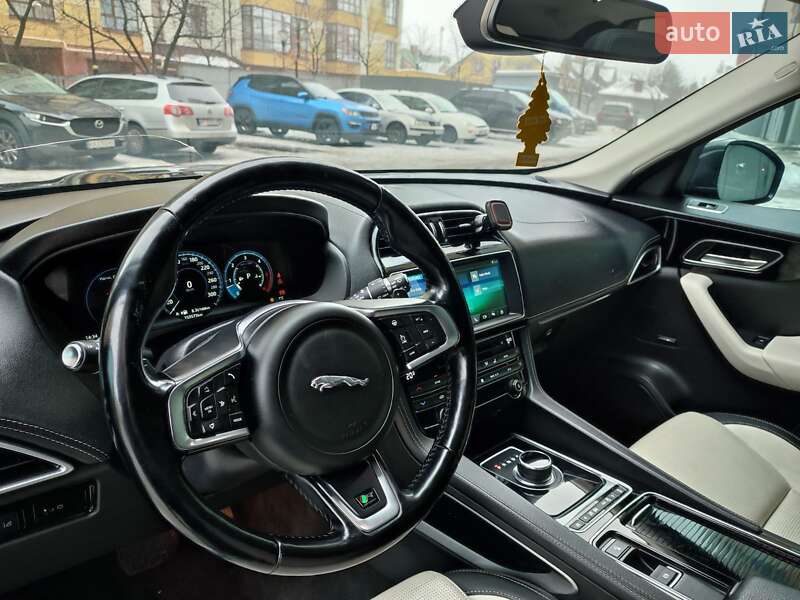 Внедорожник / Кроссовер Jaguar F-Pace 2017 в Ивано-Франковске