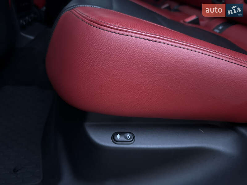 Внедорожник / Кроссовер Jaguar F-Pace 2017 в Днепре фото 39 Внедорожник / Кроссовер Jaguar F-Pace 2017 в Днепре