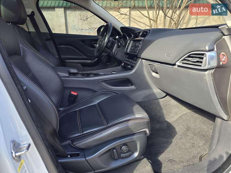 Внедорожник / Кроссовер Jaguar F-Pace 2016 в Одессе