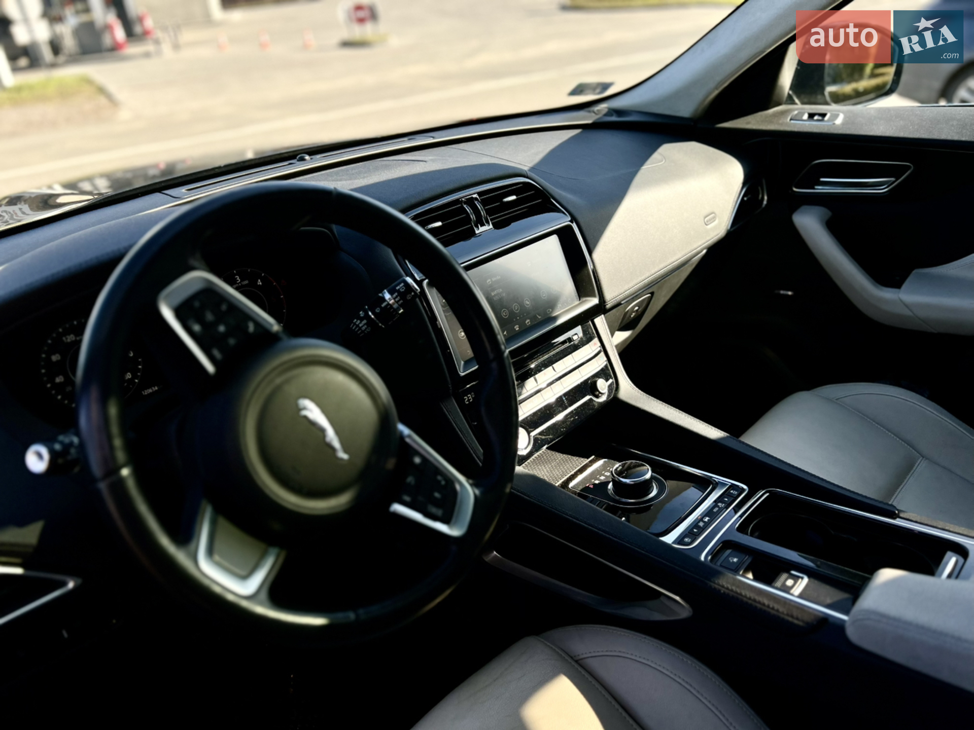 2019 Jaguar F-Pace - мініатюра 10