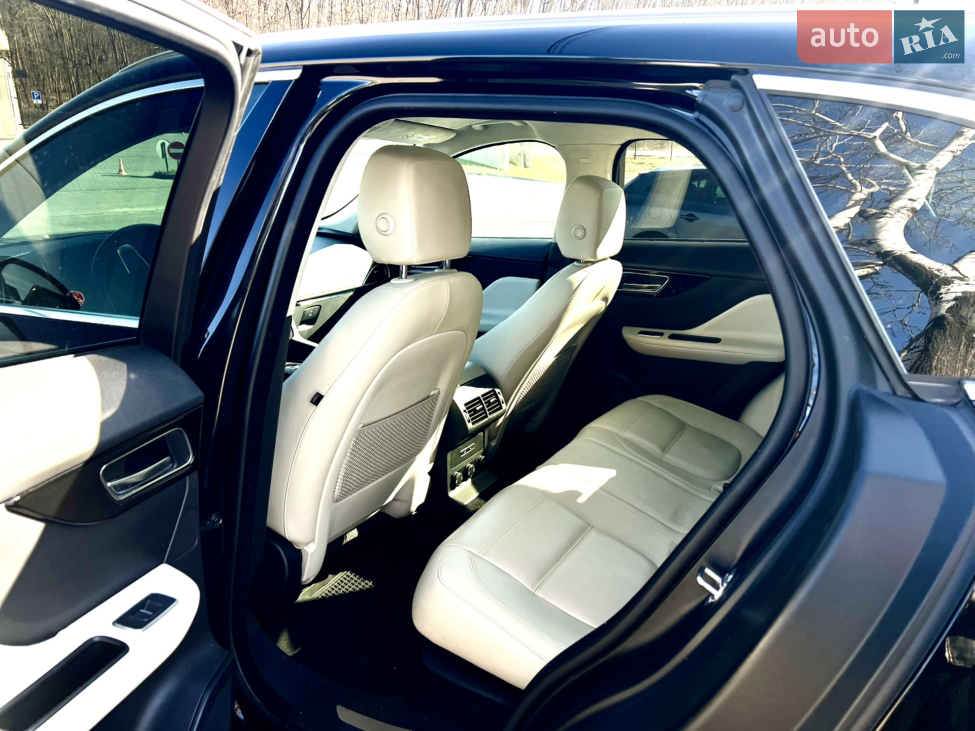 2019 Jaguar F-Pace - мініатюра 16