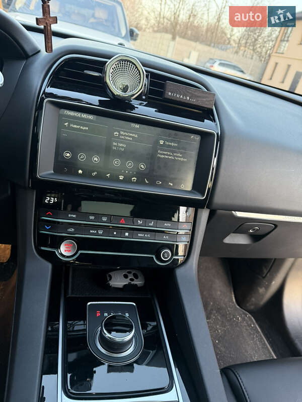 Внедорожник / Кроссовер Jaguar F-Pace 2019 в Запорожье фото 4 Внедорожник / Кроссовер Jaguar F-Pace 2019 в Запорожье