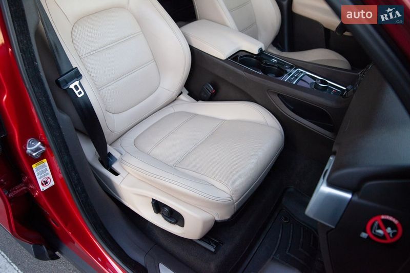 Внедорожник / Кроссовер Jaguar F-Pace 2016 в Киеве
