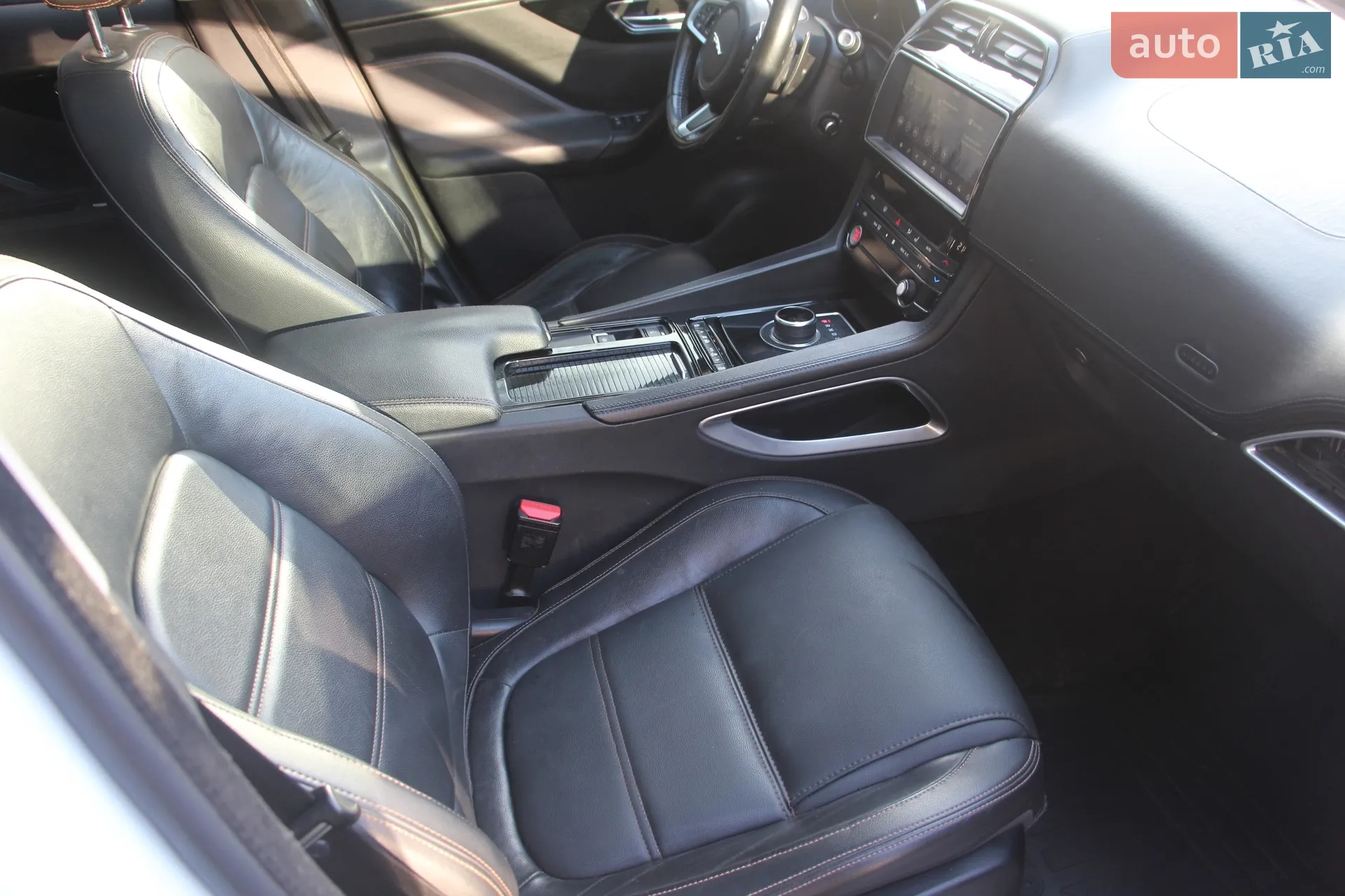 2018 Jaguar F-Pace - мініатюра 18