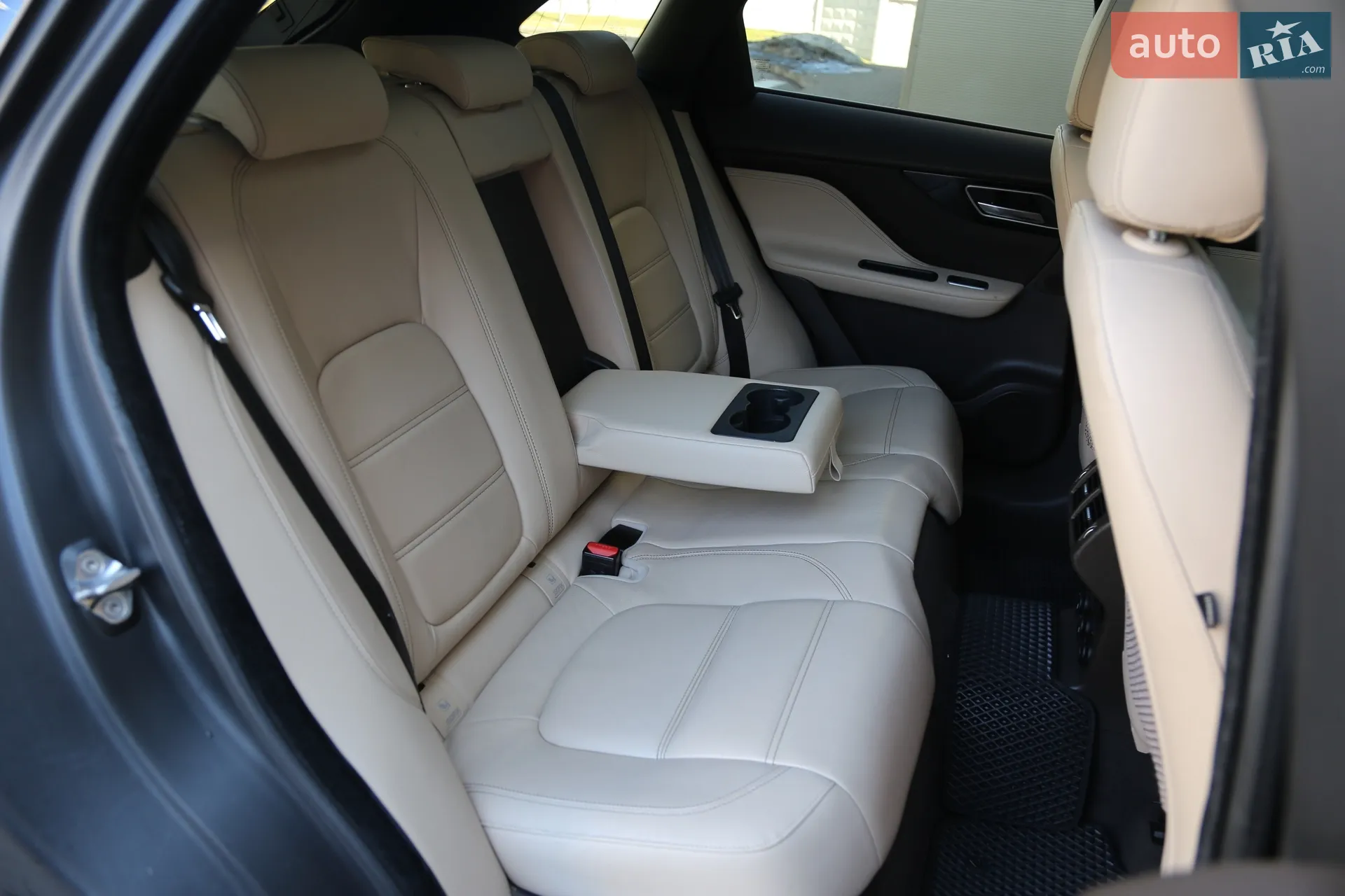 2016 Jaguar F-Pace - мініатюра 11