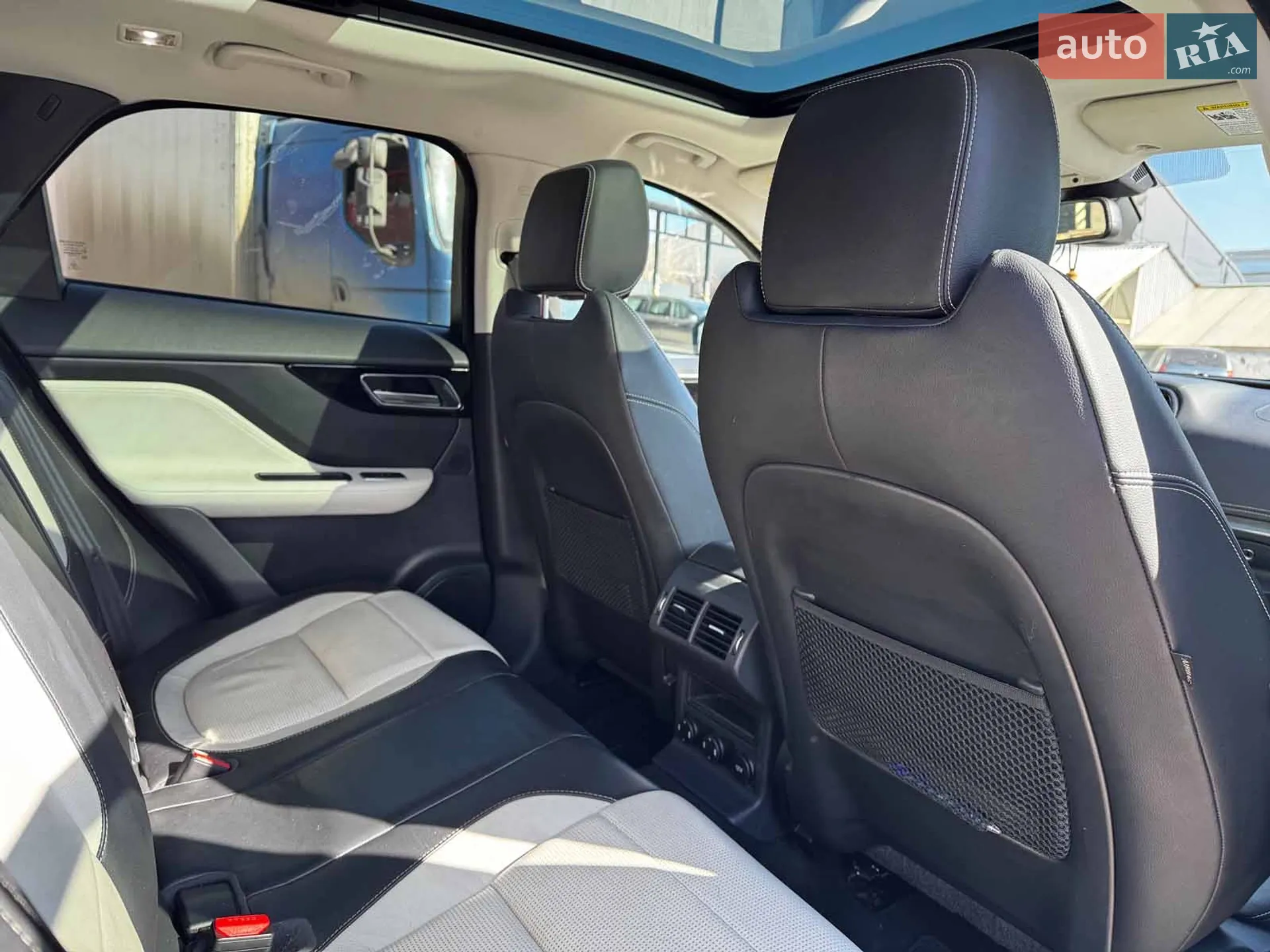 2017 Jaguar F-Pace - мініатюра 35