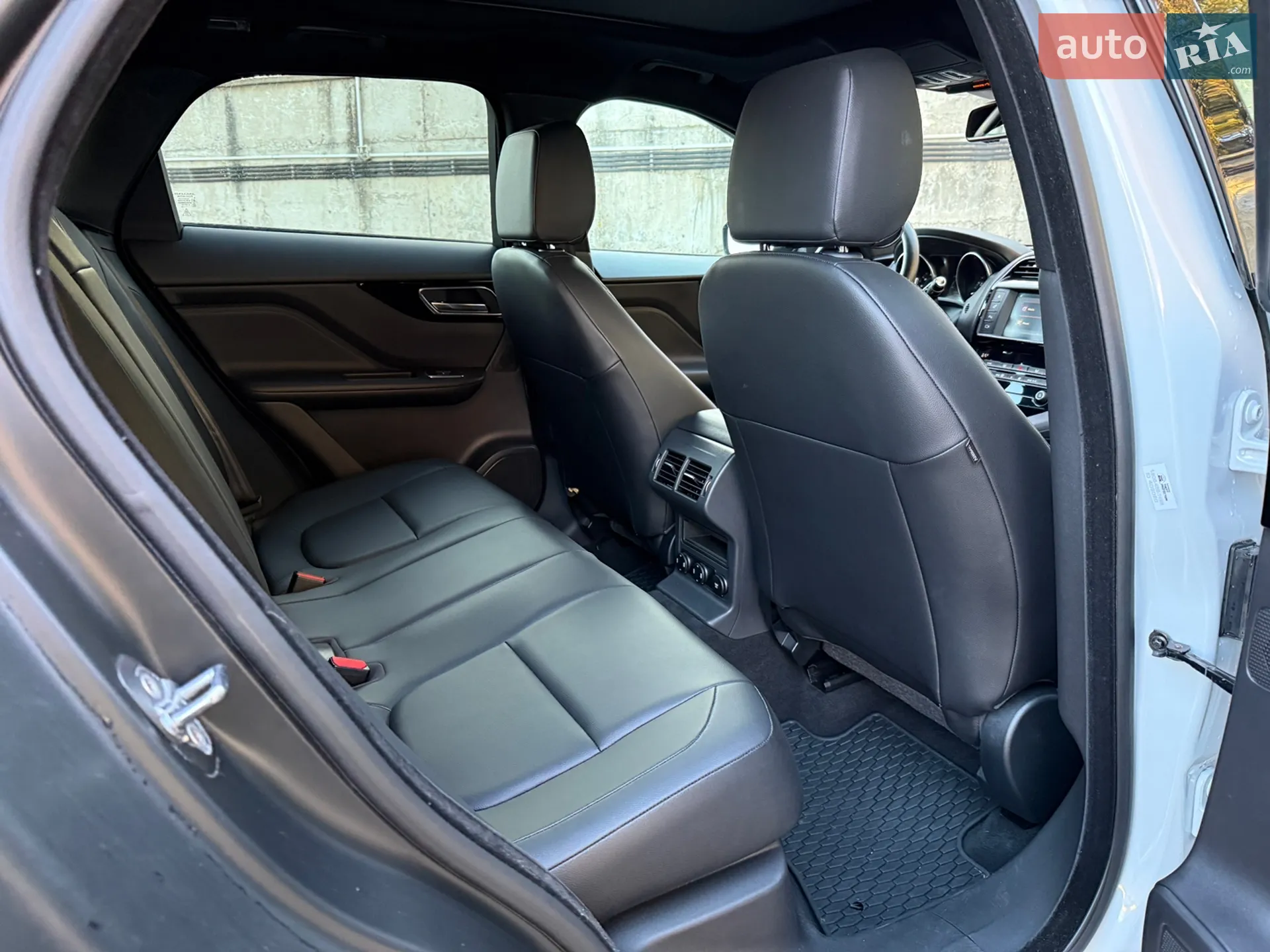 2018 Jaguar F-Pace - мініатюра 34