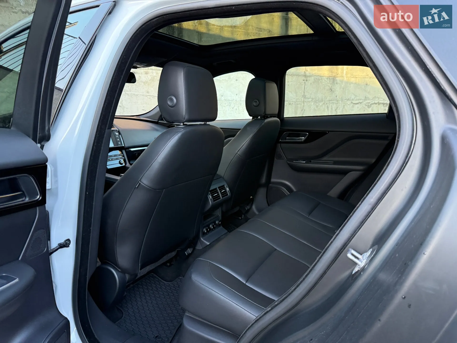 2018 Jaguar F-Pace - мініатюра 46