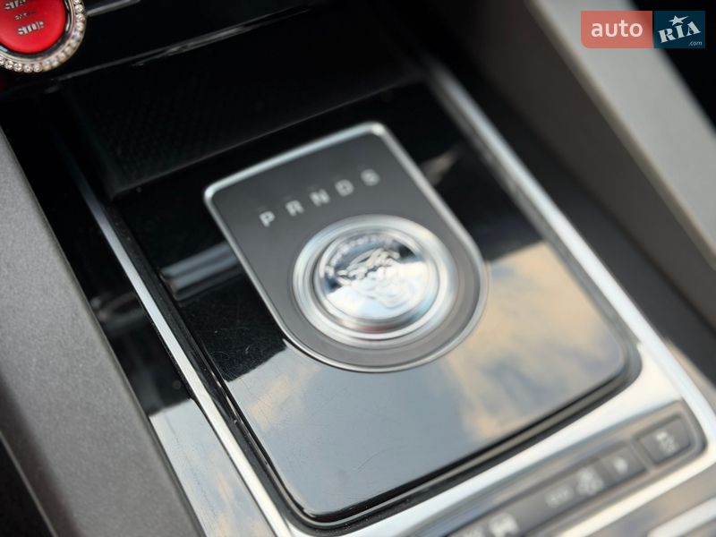 Внедорожник / Кроссовер Jaguar F-Pace 2016 в Киеве