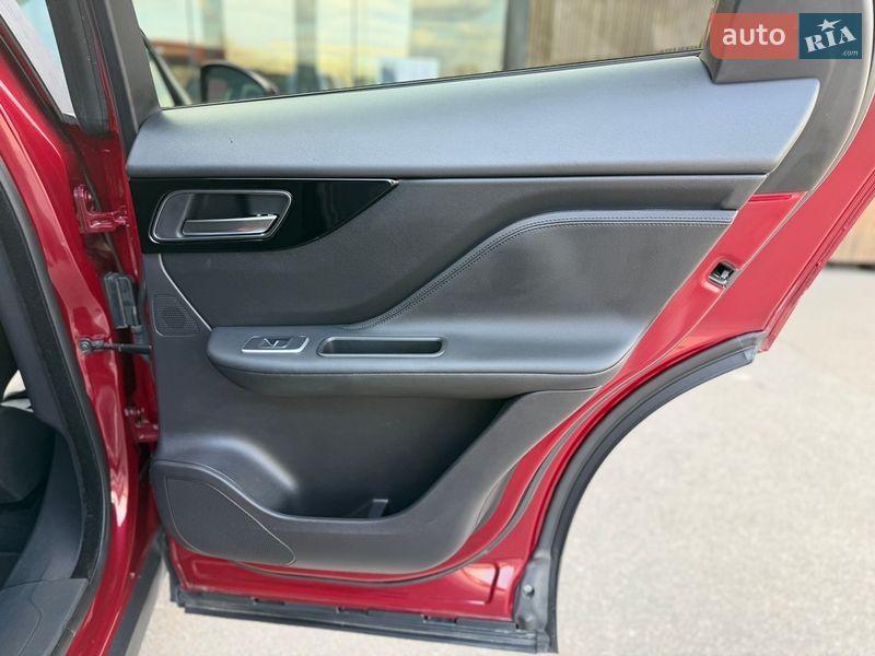 Внедорожник / Кроссовер Jaguar F-Pace 2016 в Киеве