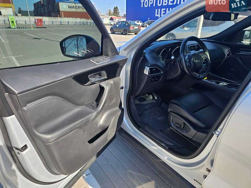 Внедорожник / Кроссовер Jaguar F-Pace 2016 в Тернополе