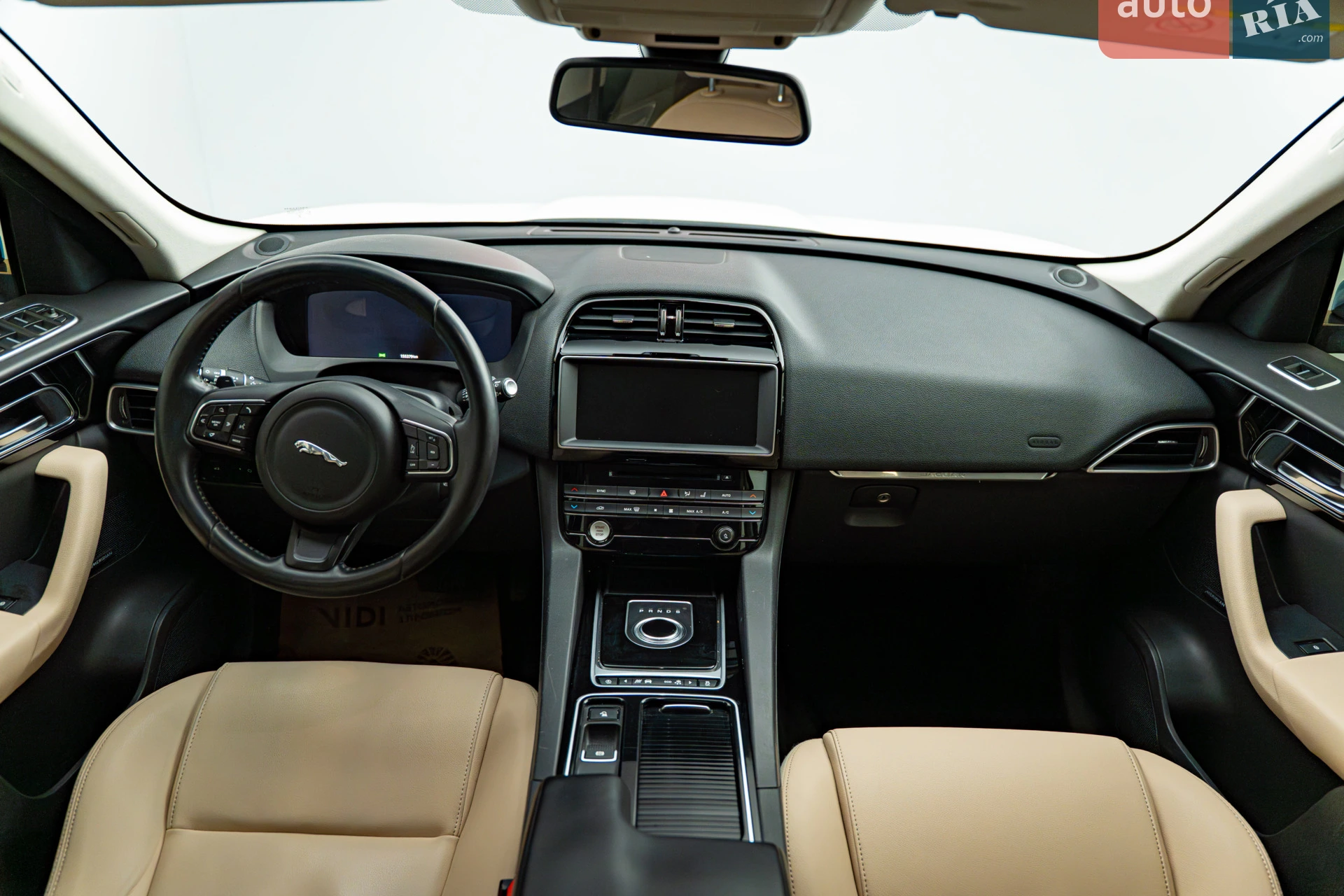 2017 Jaguar F-Pace - мініатюра 10