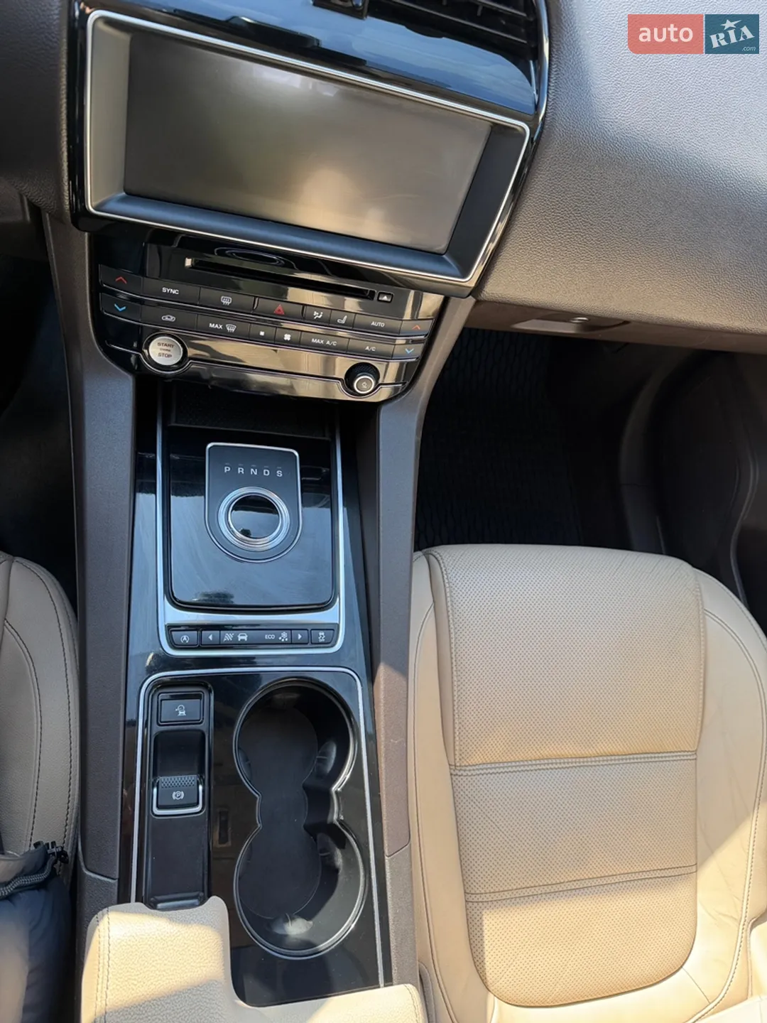 2017 Jaguar F-Pace - мініатюра 8
