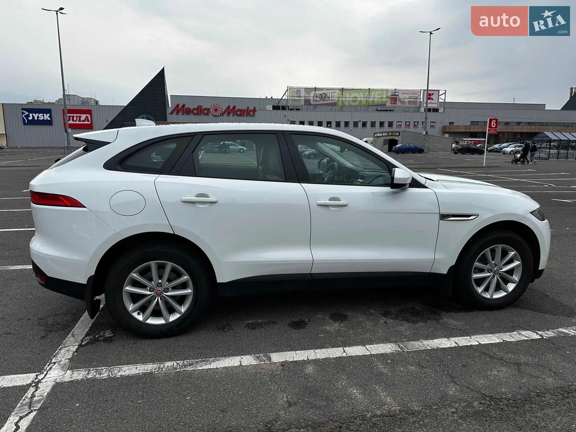 2018 Jaguar F-Pace - мініатюра 2