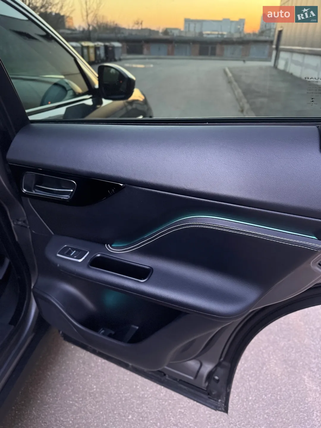2016 Jaguar F-Pace - мініатюра 32