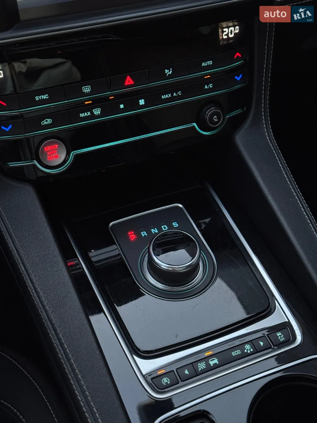 2016 Jaguar F-Pace - мініатюра 41