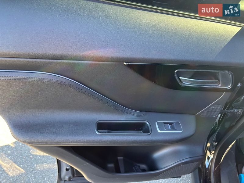 Позашляховик / Кросовер Jaguar F-Pace 2019 в Києві