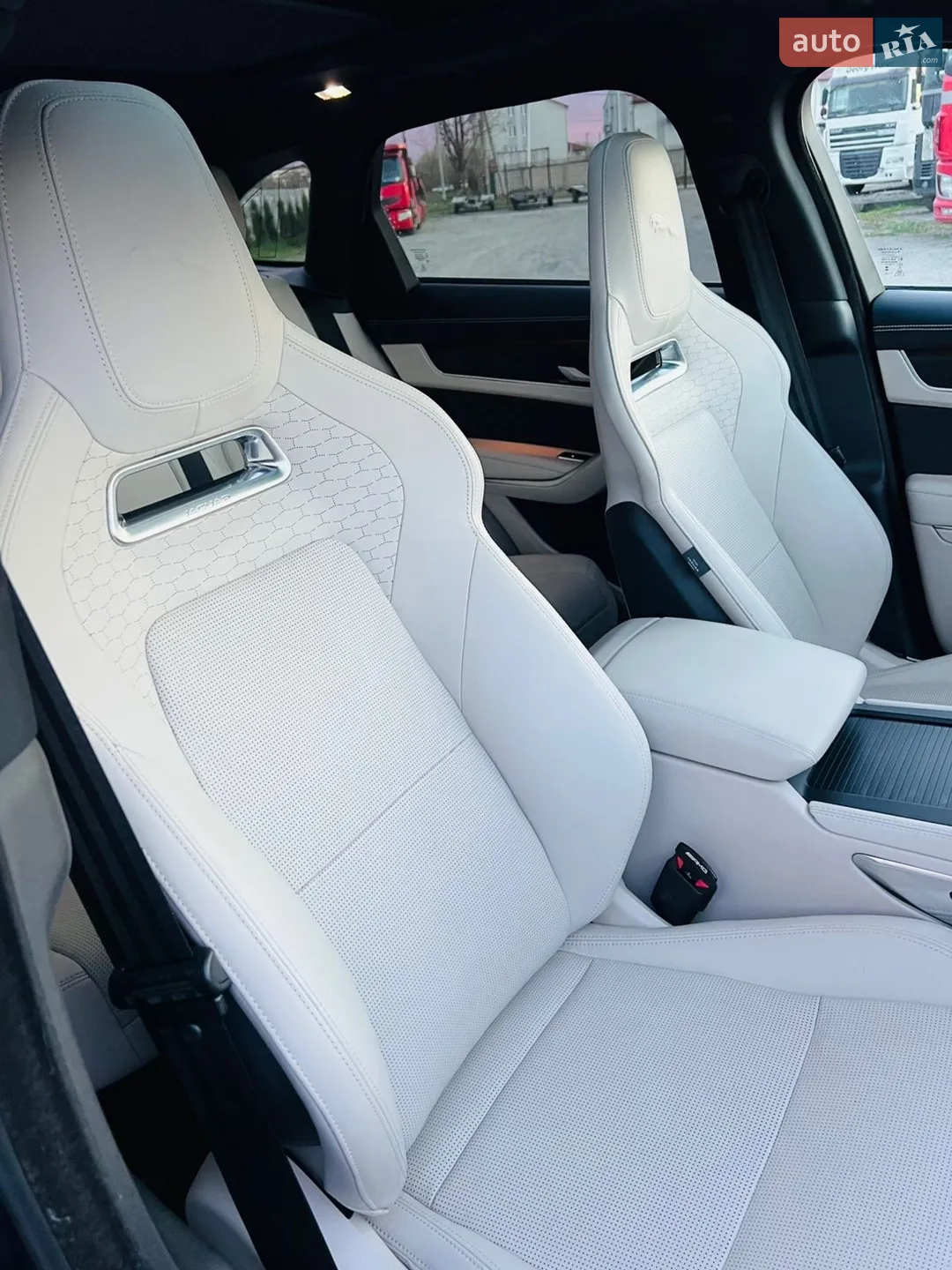 2023 Jaguar F-Pace - мініатюра 35