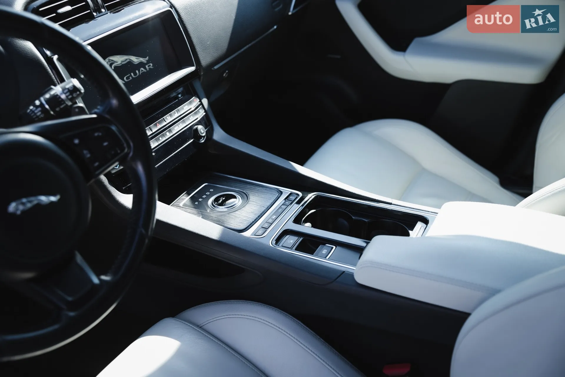 2016 Jaguar F-Pace - мініатюра 27
