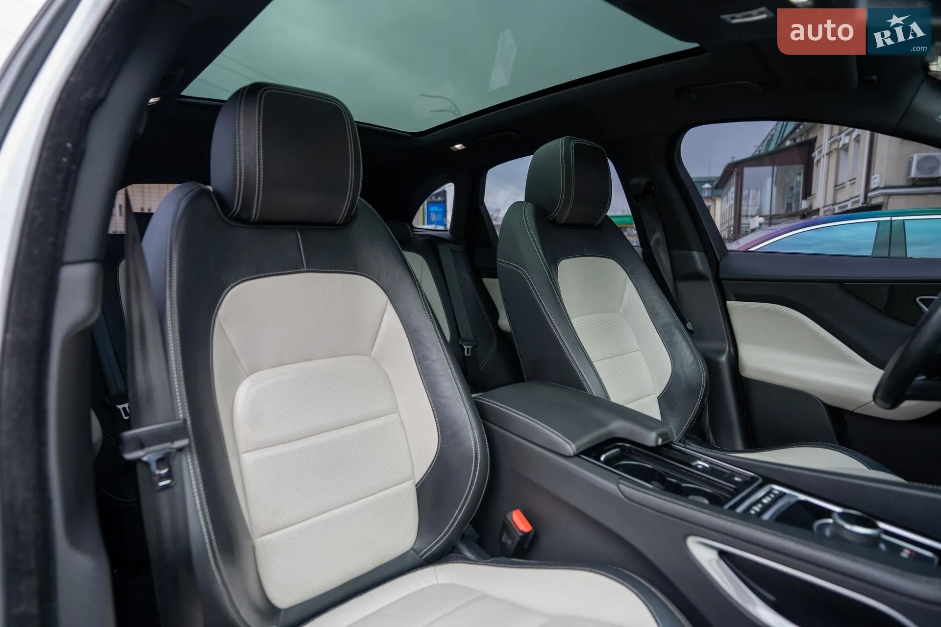 2017 Jaguar F-Pace - мініатюра 33
