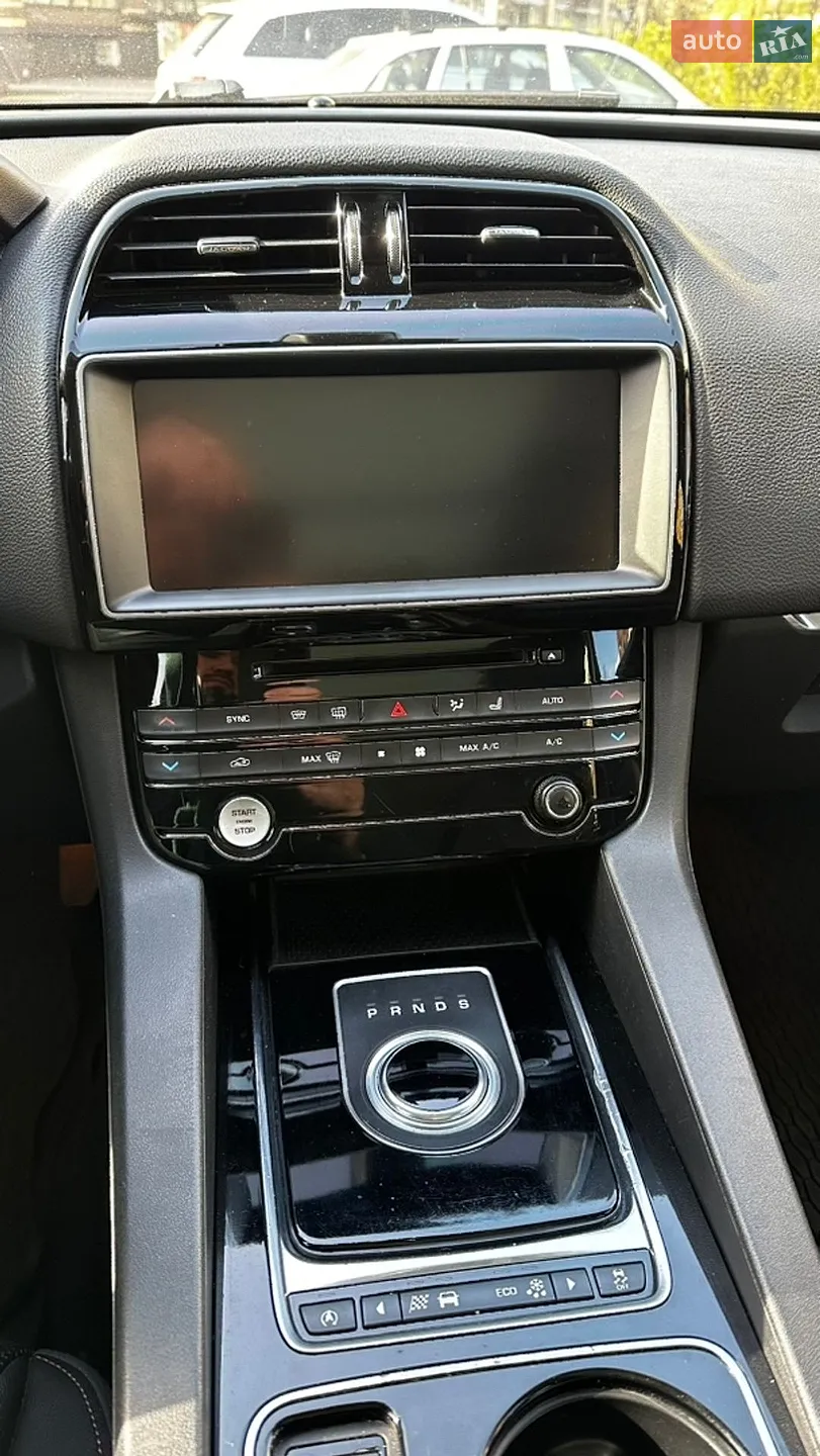 2016 Jaguar F-Pace - мініатюра 16