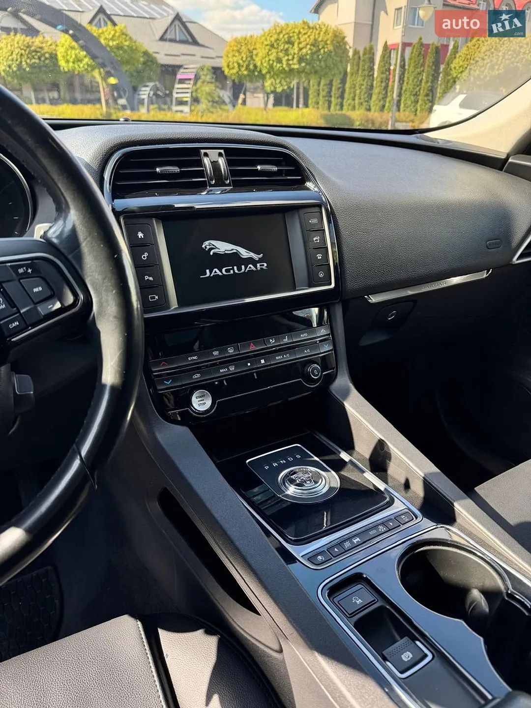 2016 Jaguar F-Pace - мініатюра 20