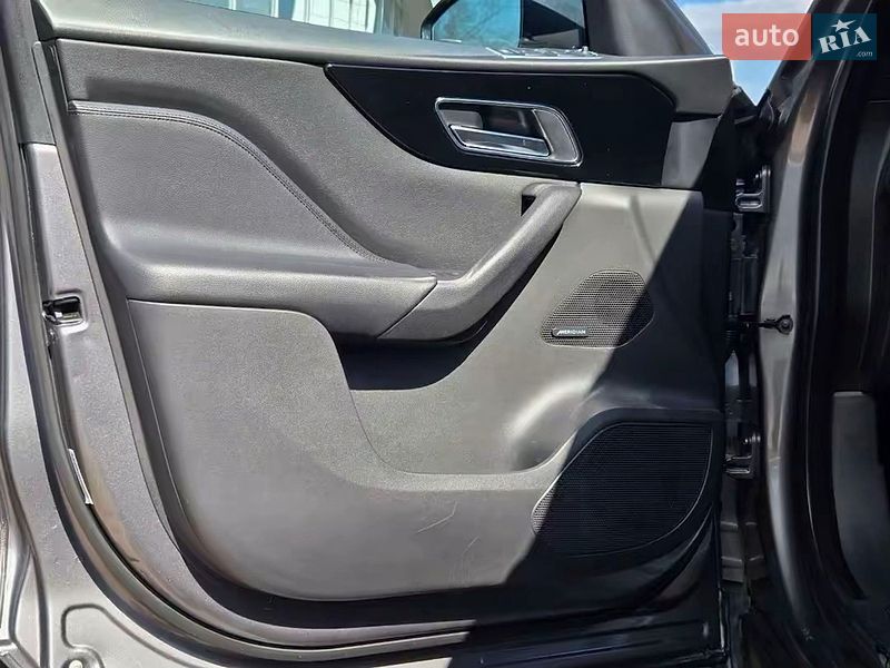 Внедорожник / Кроссовер Jaguar F-Pace 2016 в Киеве