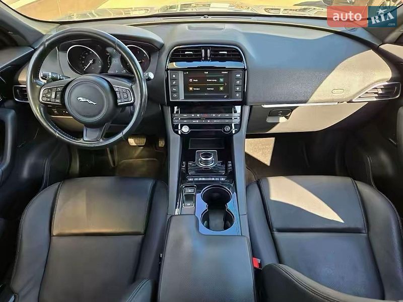 Внедорожник / Кроссовер Jaguar F-Pace 2016 в Киеве