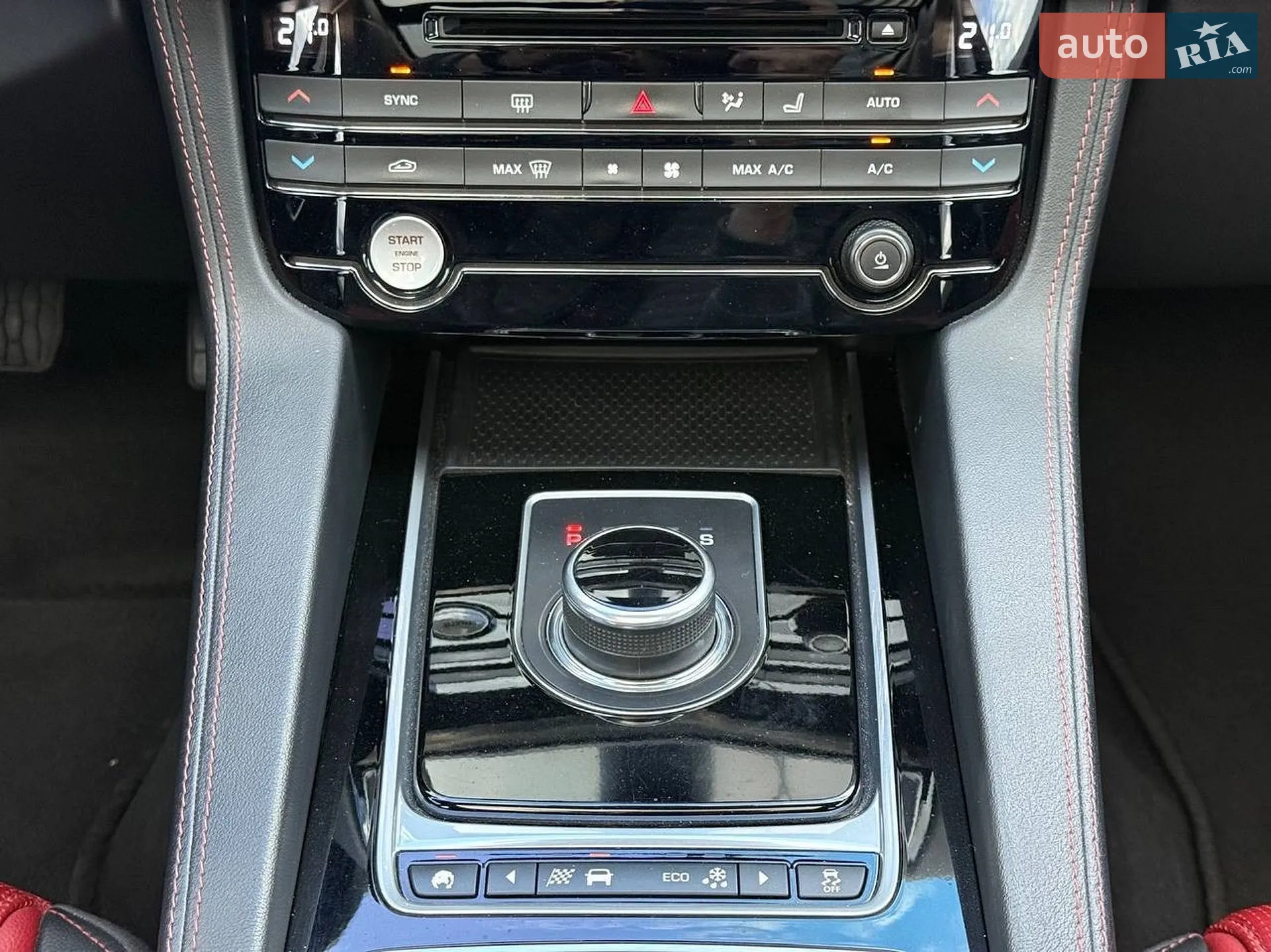 2017 Jaguar F-Pace - мініатюра 32