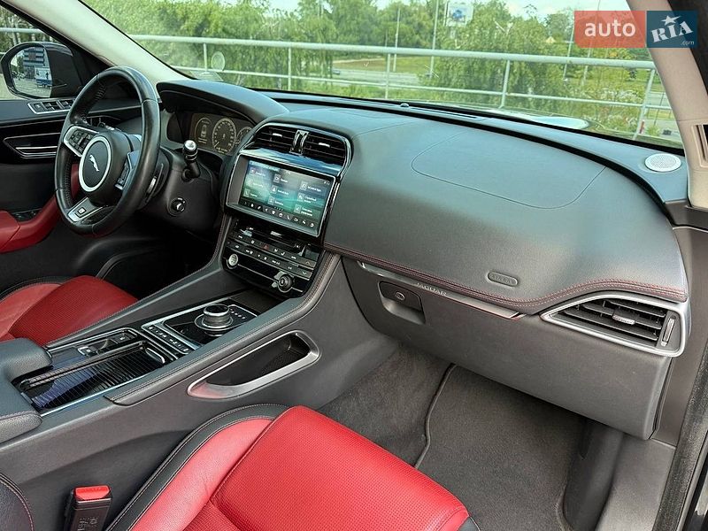 Внедорожник / Кроссовер Jaguar F-Pace 2017 в Киеве