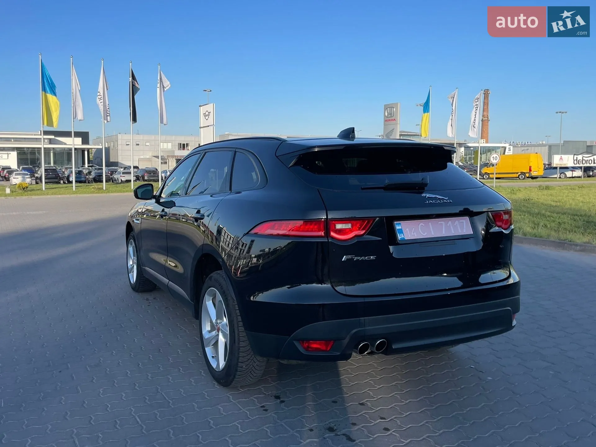 2017 Jaguar F-Pace - мініатюра 2
