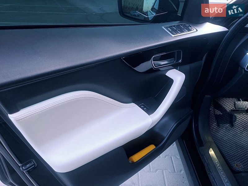 Внедорожник / Кроссовер Jaguar F-Pace 2016 в Чернигове