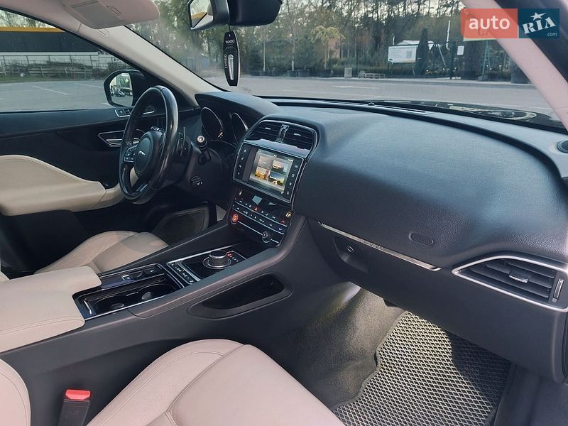 Внедорожник / Кроссовер Jaguar F-Pace 2016 в Чернигове