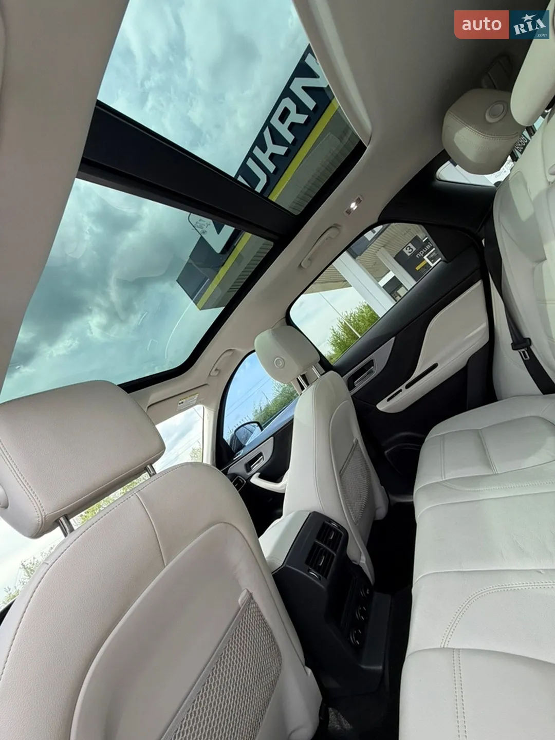 2017 Jaguar F-Pace - мініатюра 19