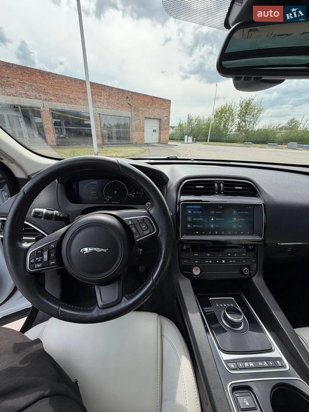 2017 Jaguar F-Pace - мініатюра 24