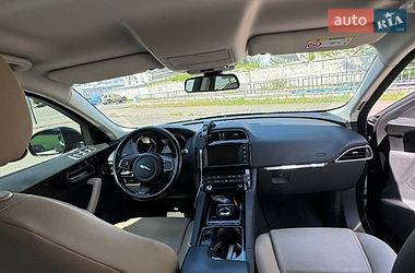 Внедорожник / Кроссовер Jaguar F-Pace 2016 в Киеве