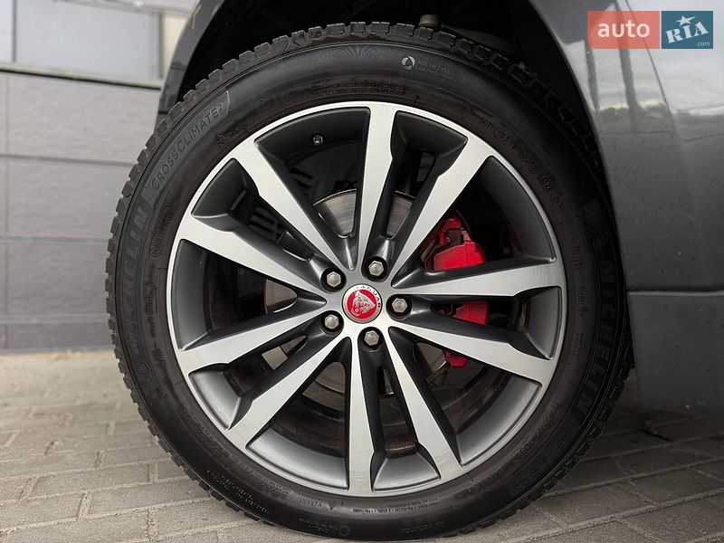 Внедорожник / Кроссовер Jaguar F-Pace 2016 в Киеве