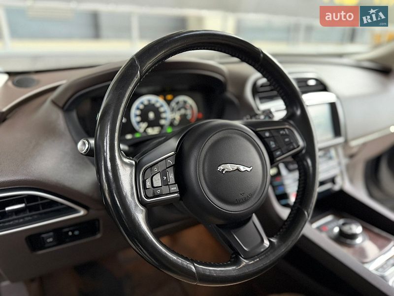 Позашляховик / Кросовер Jaguar F-Pace 2016 в Києві