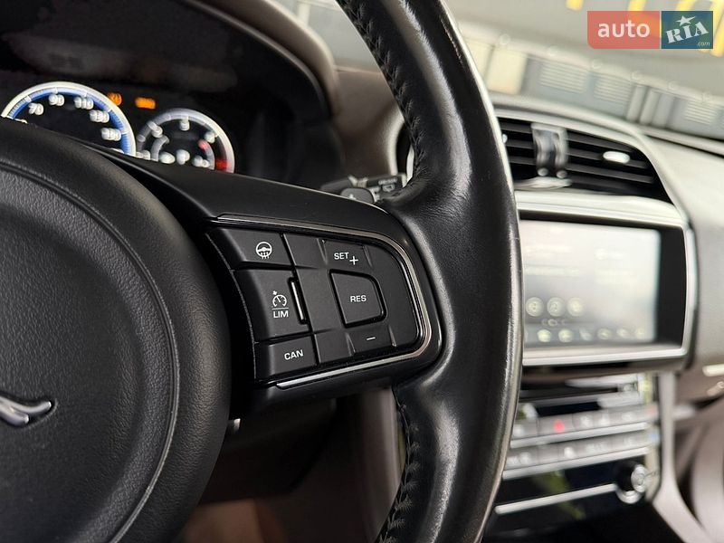 Внедорожник / Кроссовер Jaguar F-Pace 2016 в Киеве
